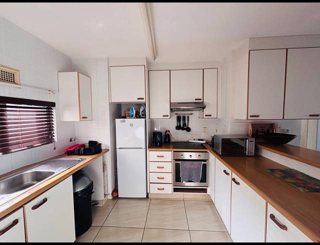 2 BEDROOM APARTMENT FOR SALE IN UVONGO BEACH